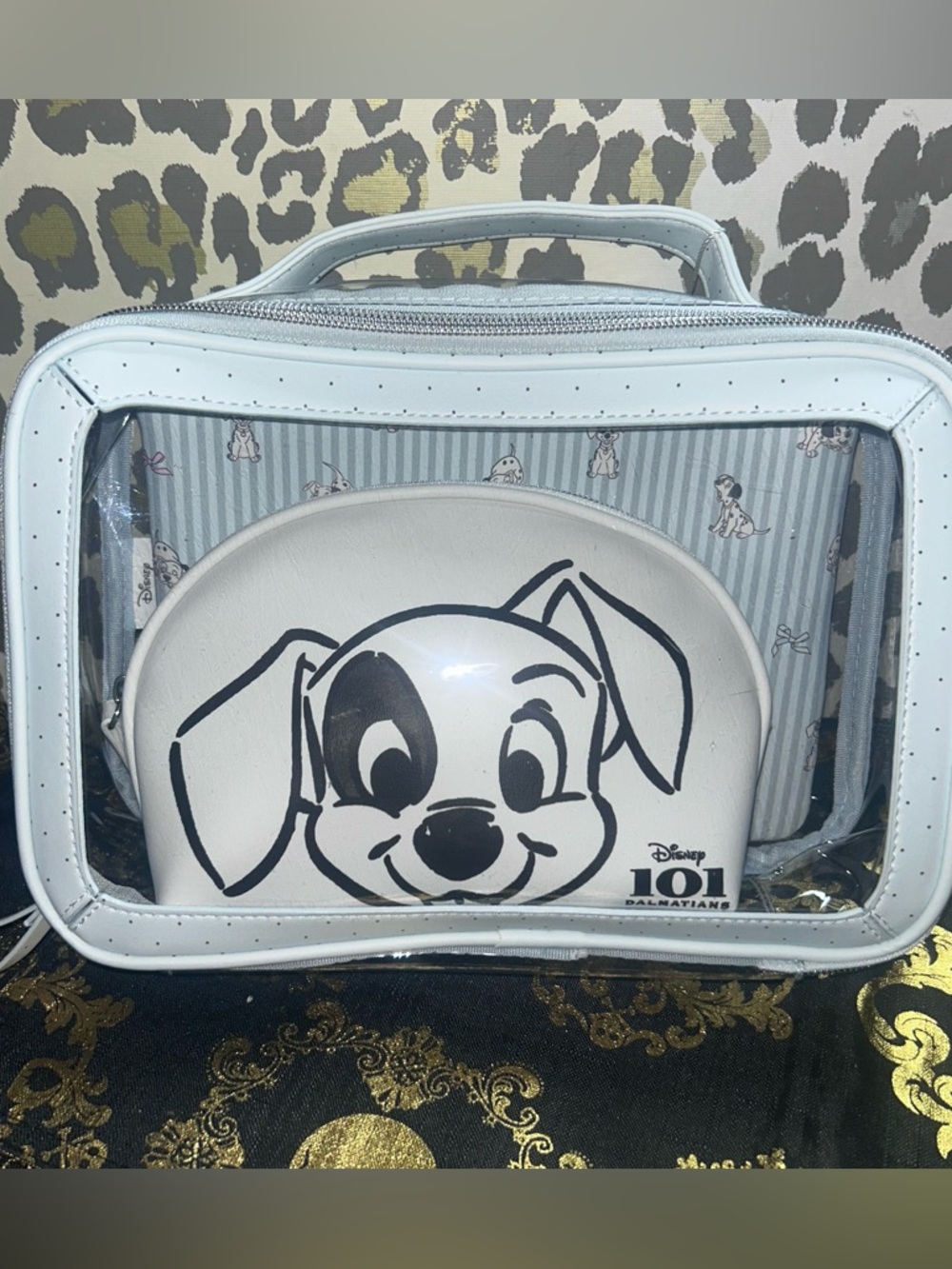 Disney’s 101 Dalmatians 3 In 1 Makeup Bag
3-in-1 101 Dalmatians makeup bag - Picture 7 of 12
